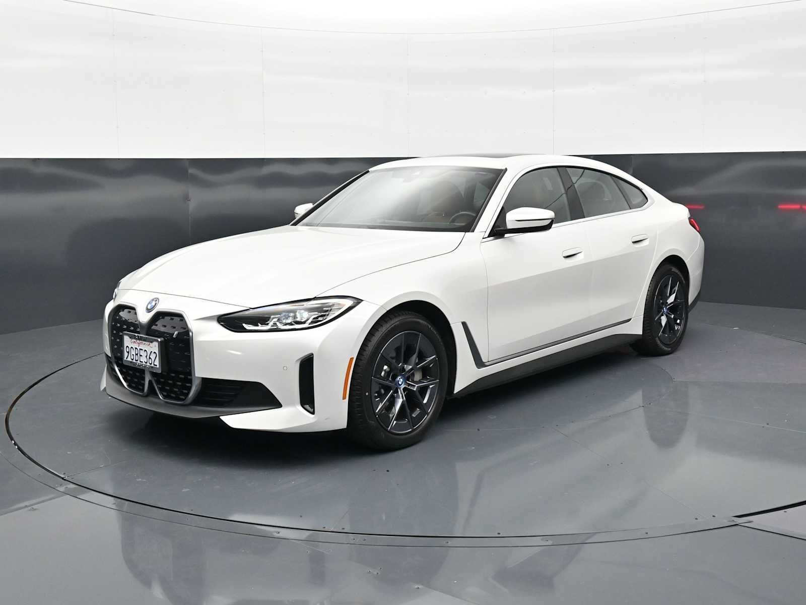 Thumbnail: 2023 BMW i4 - 1