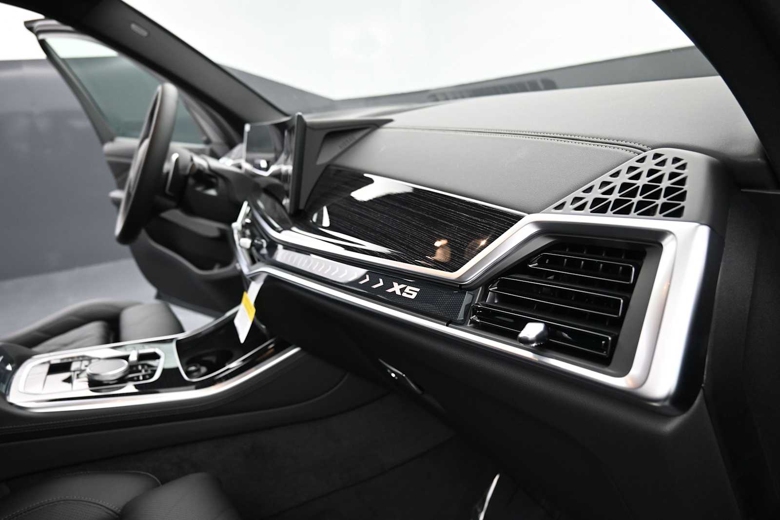 Thumbnail: 2026 BMW X5 - 16