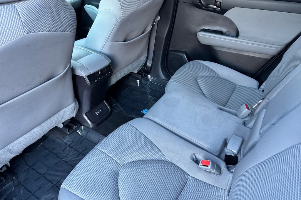 Used 2023 Toyota Highlander LE SUV