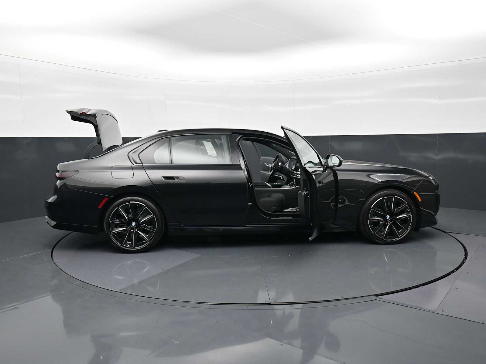 Thumbnail: 2026 BMW 7 Series - 35