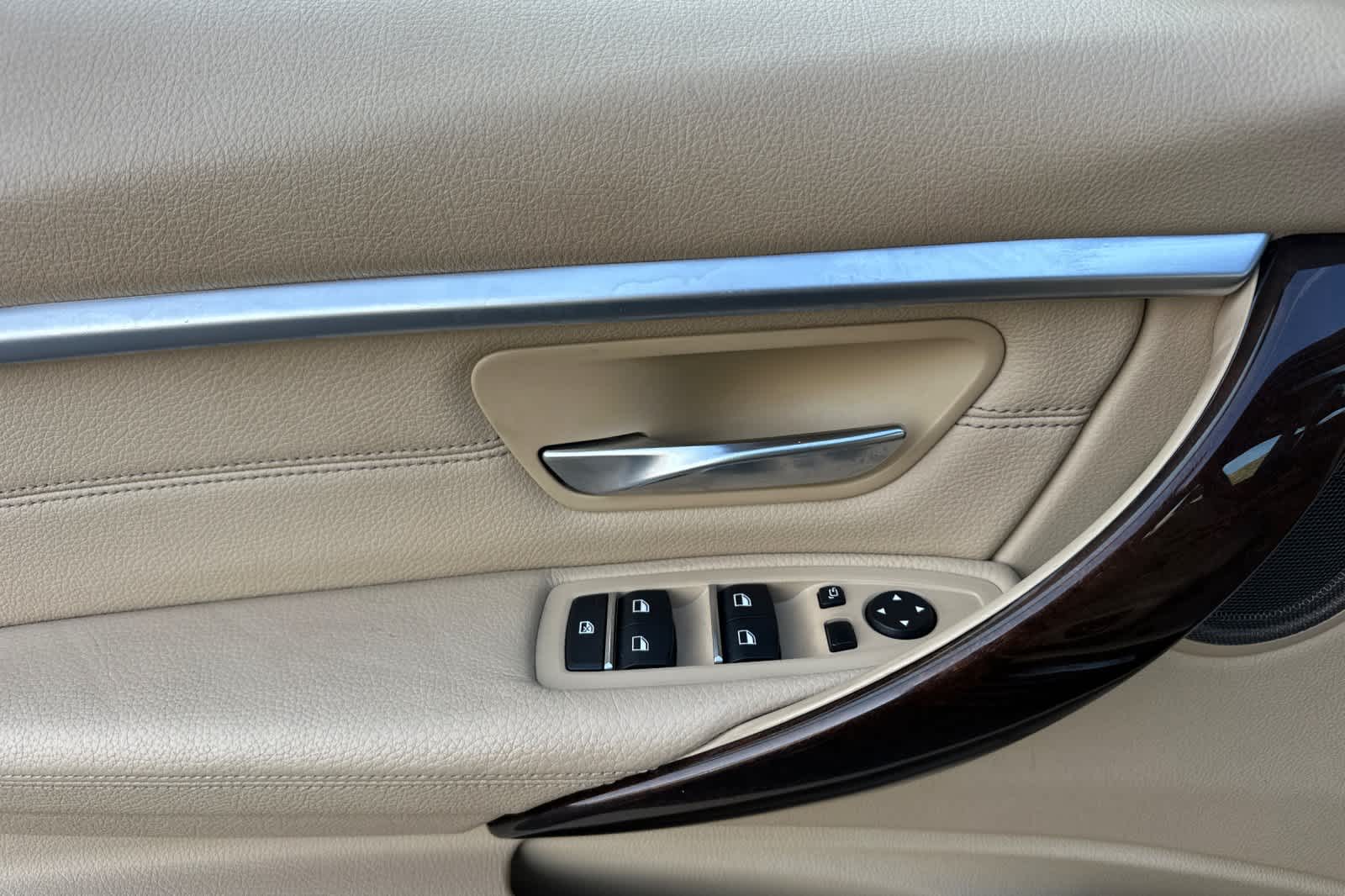 Thumbnail: 2016 BMW 3 Series - 14