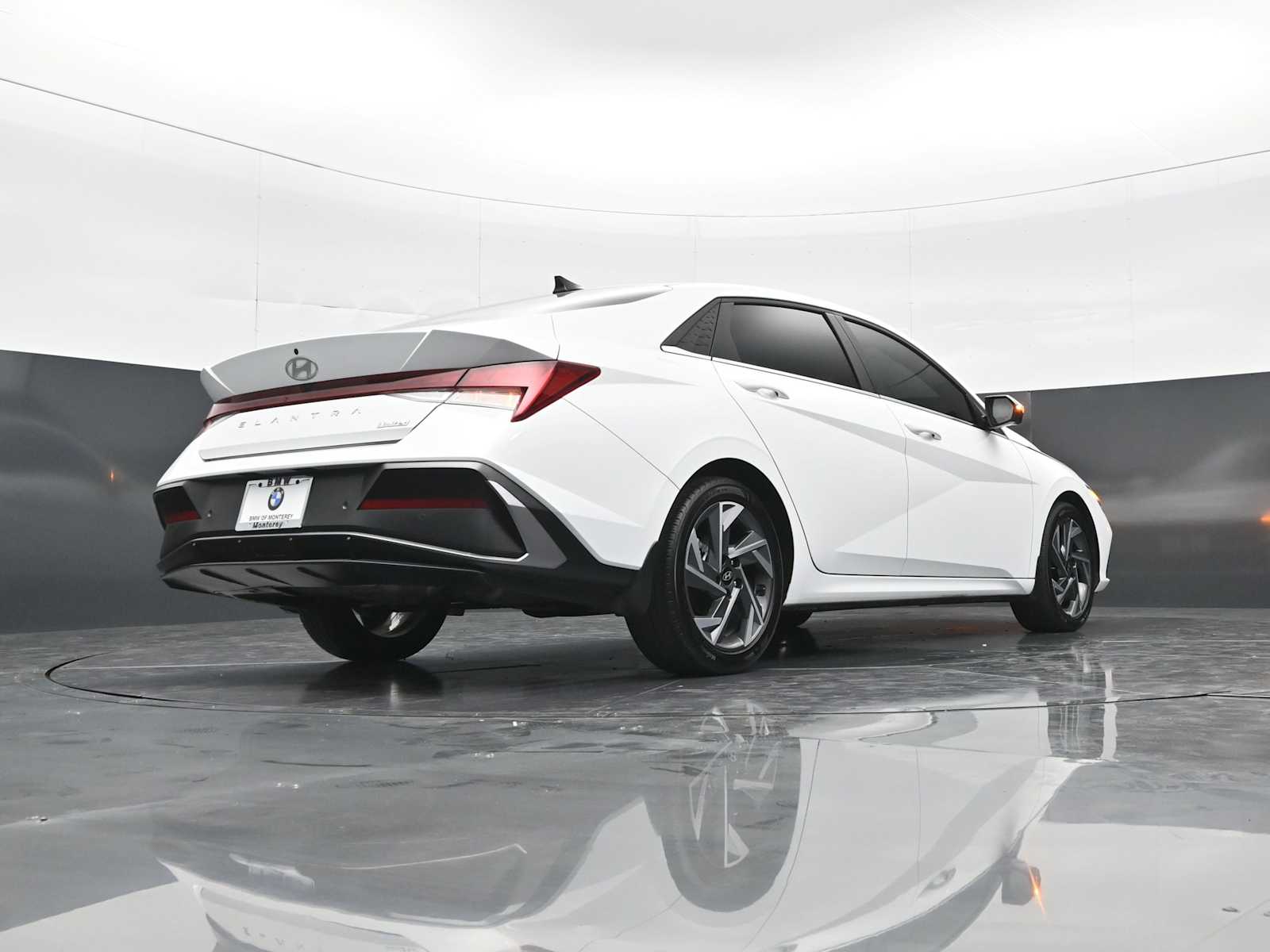 2024 Hyundai Elantra Limited - Photo 29
