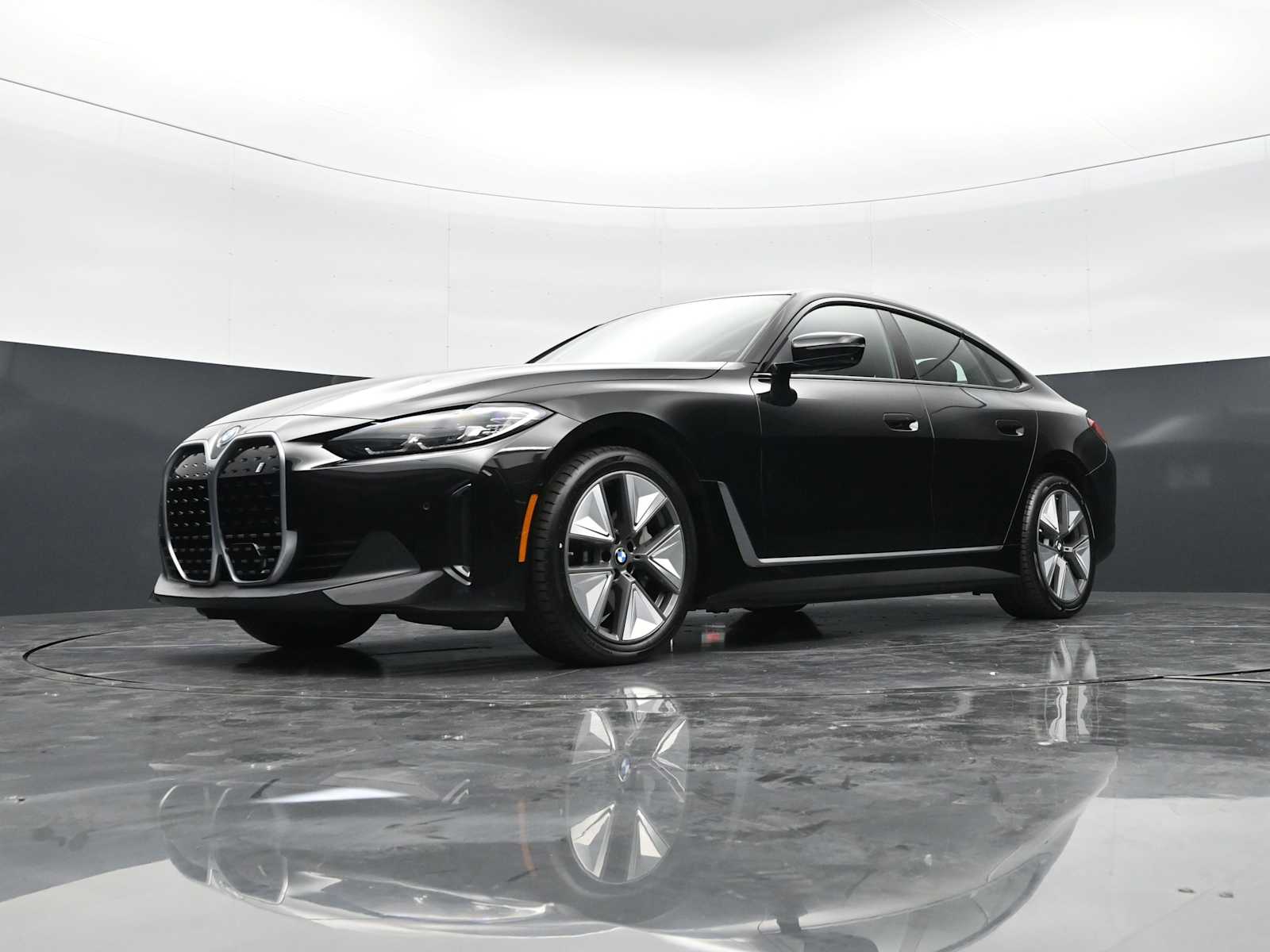 Thumbnail: 2023 BMW i4 - 24