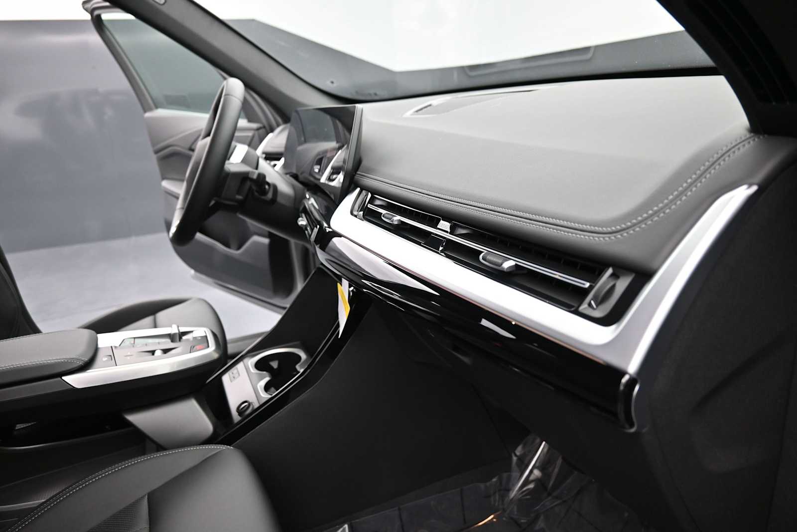 Thumbnail: 2026 BMW X1 - 16