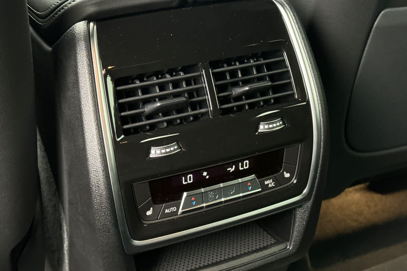 Thumbnail: 2026 BMW X6 - 16