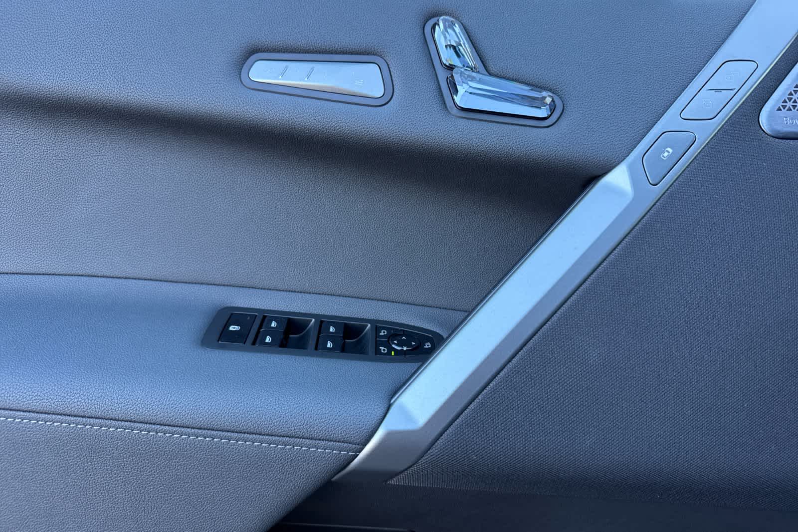 Thumbnail: 2026 BMW iX - 13