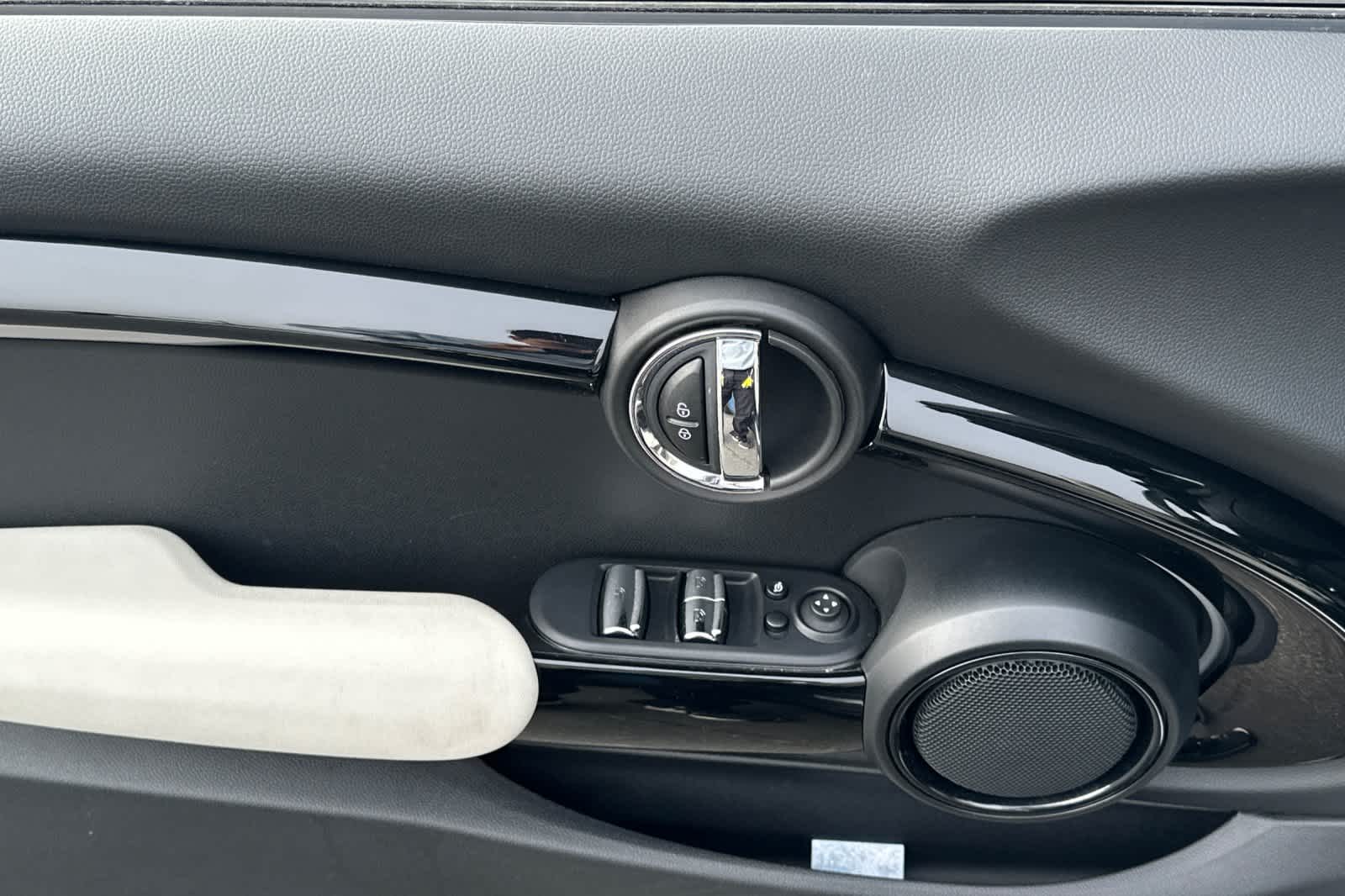 Thumbnail: 2024 MINI Cooper Convertible - 12