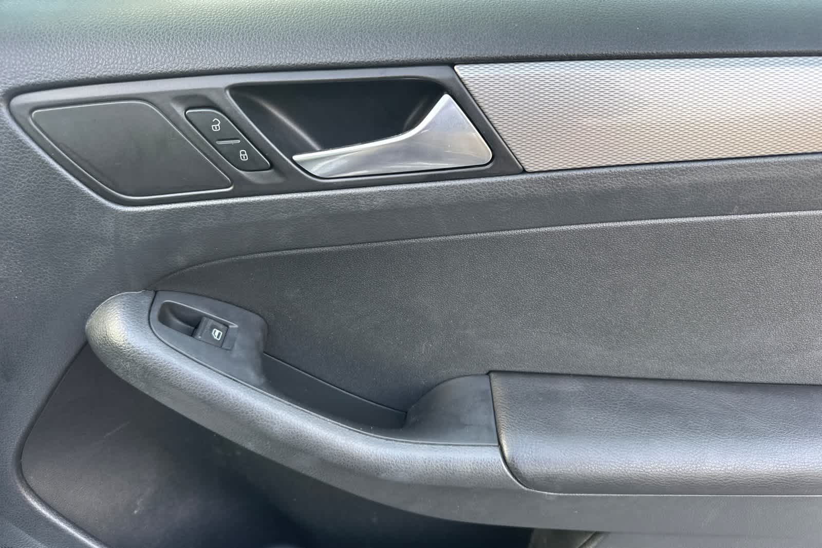 Thumbnail: 2015 Volkswagen Jetta - 18