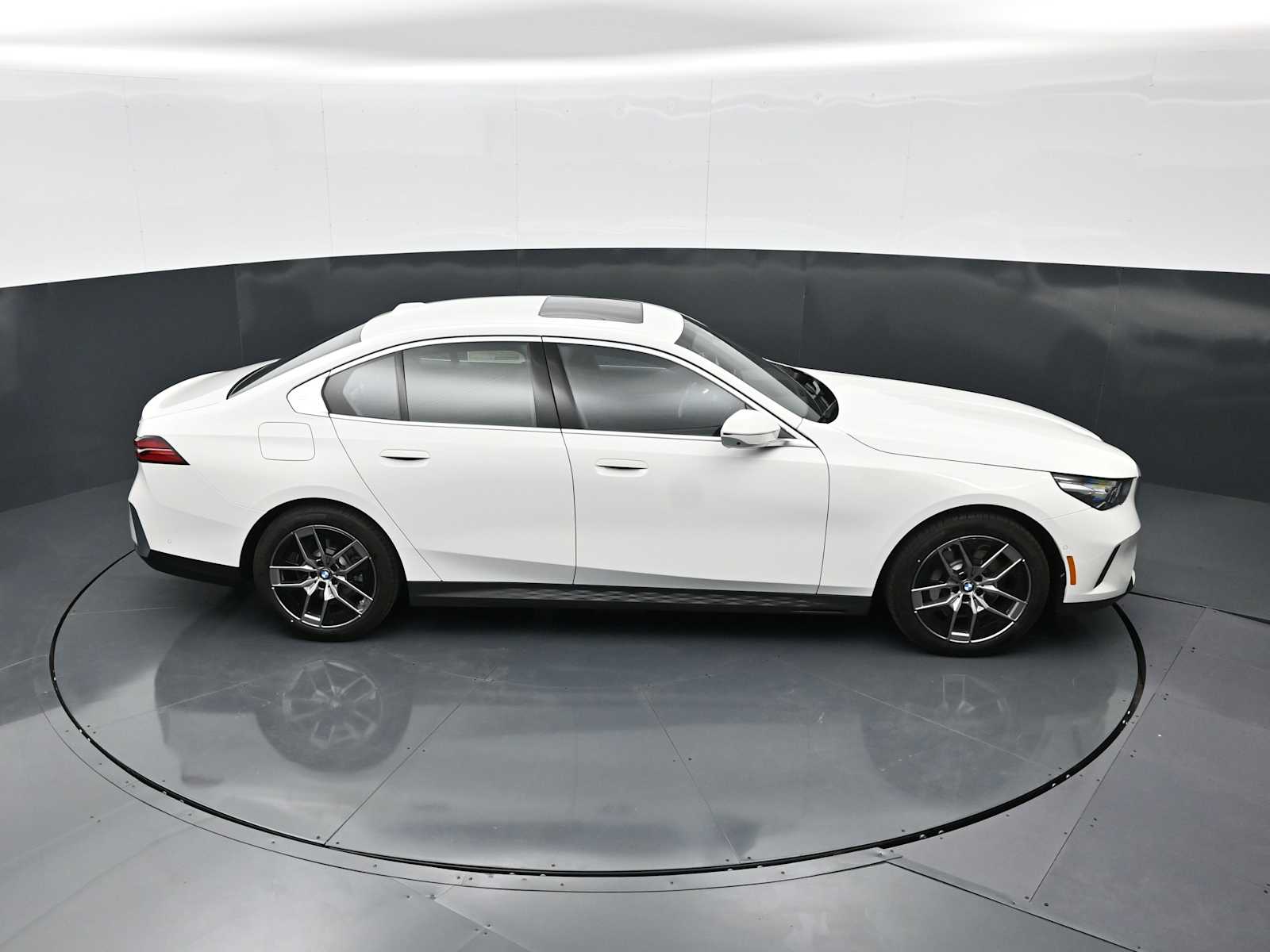 Thumbnail: 2026 BMW 5 Series - 17