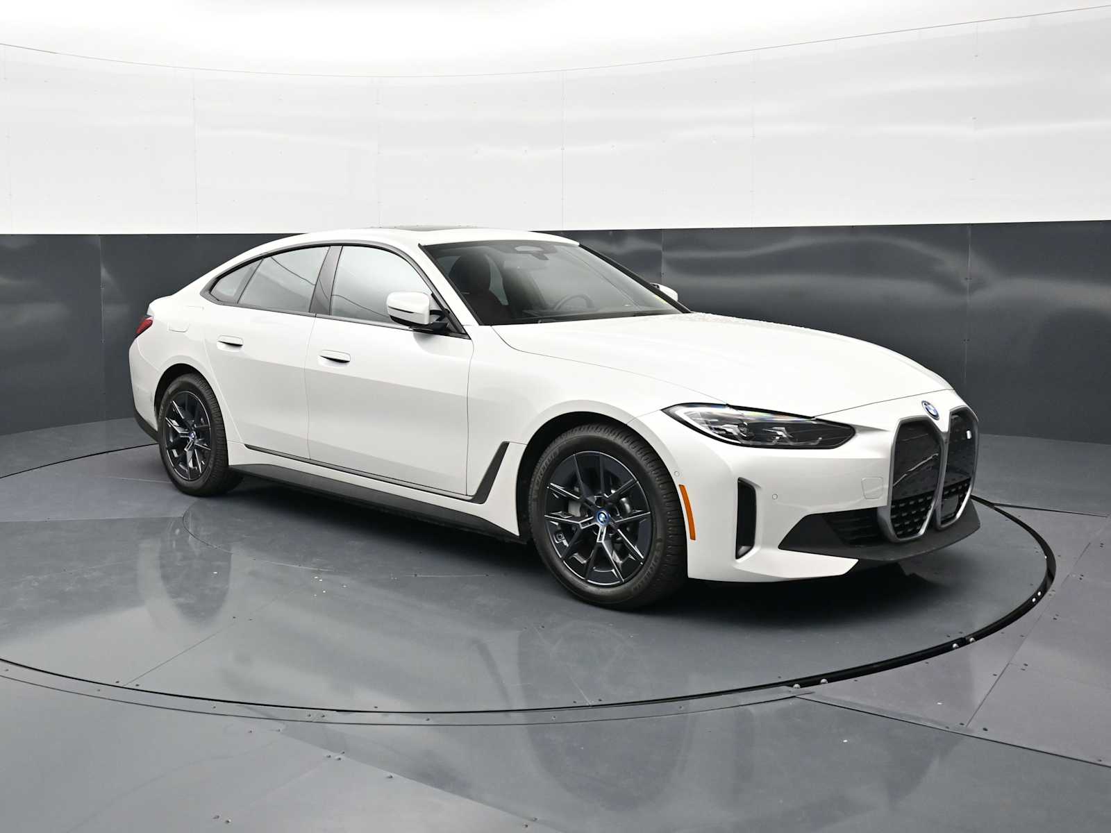 Thumbnail: 2023 BMW i4 - 3