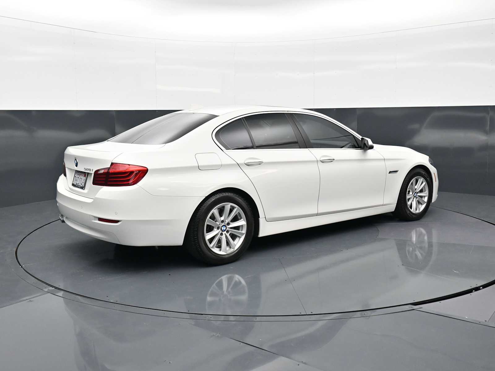 Thumbnail: 2015 BMW 5 Series - 5