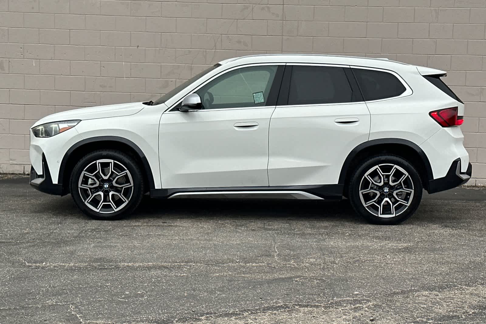 Thumbnail: 2023 BMW X1 - 9