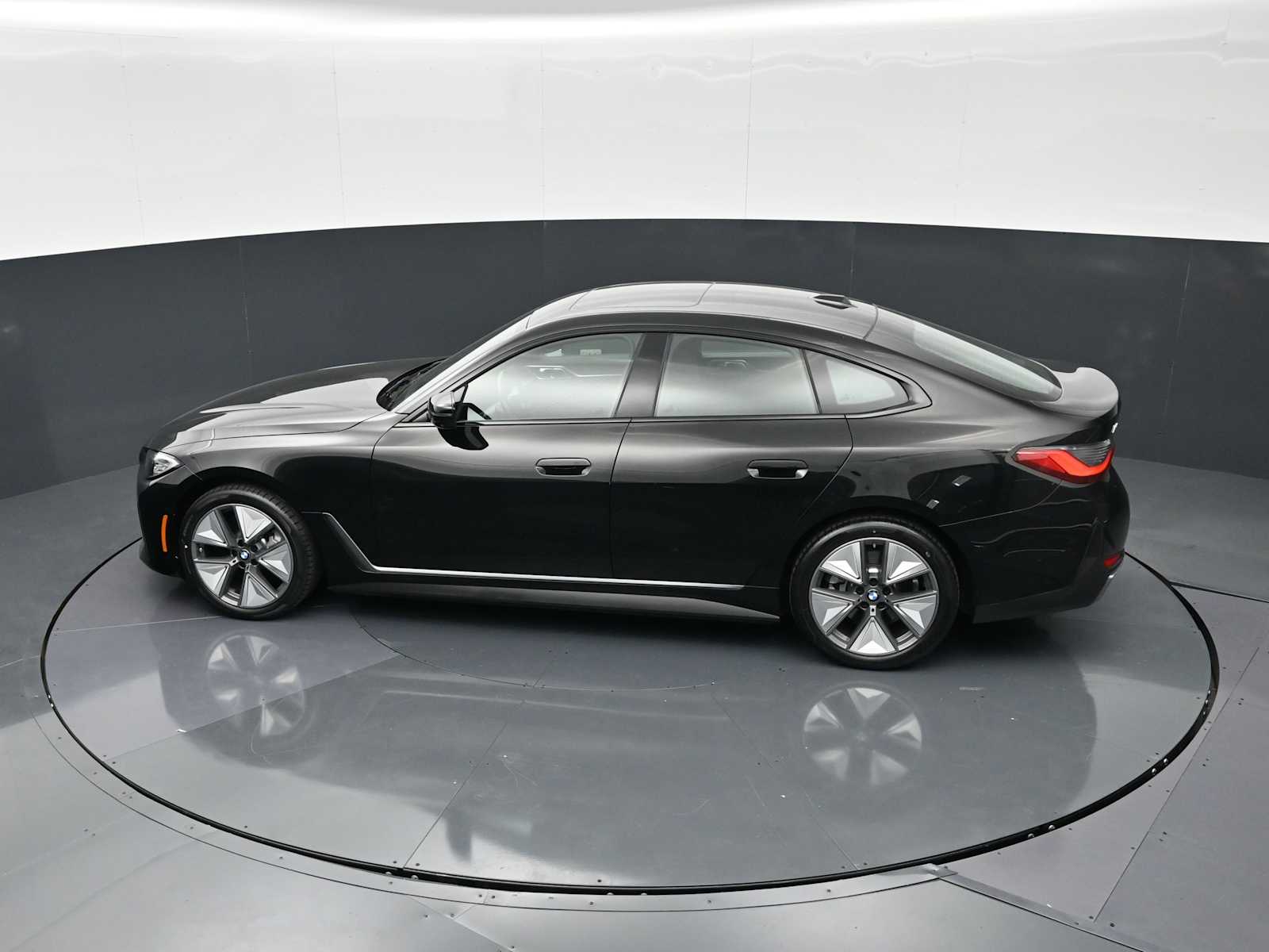 Thumbnail: 2023 BMW i4 - 23