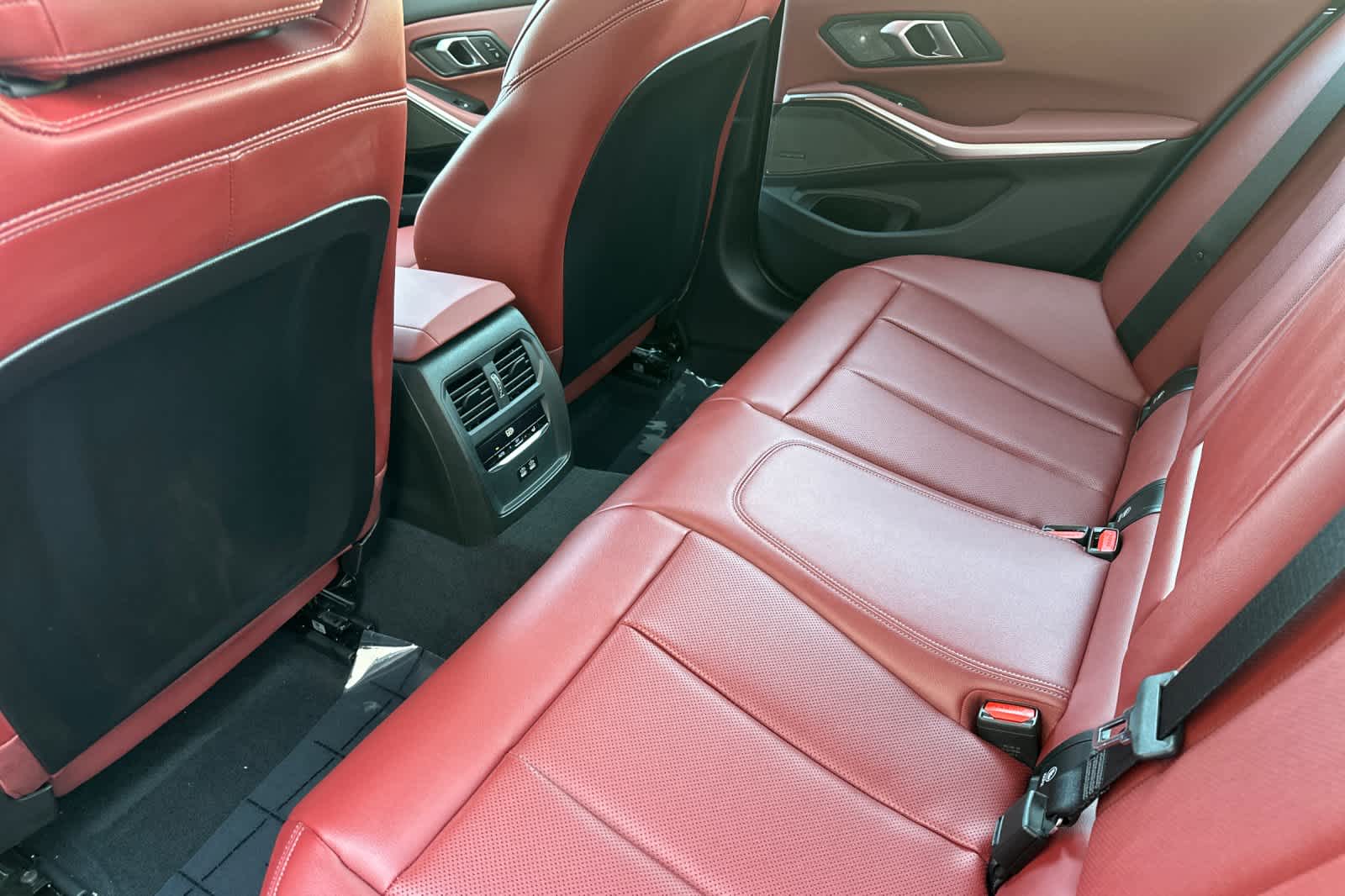 Thumbnail: 2026 BMW 3 Series - 4