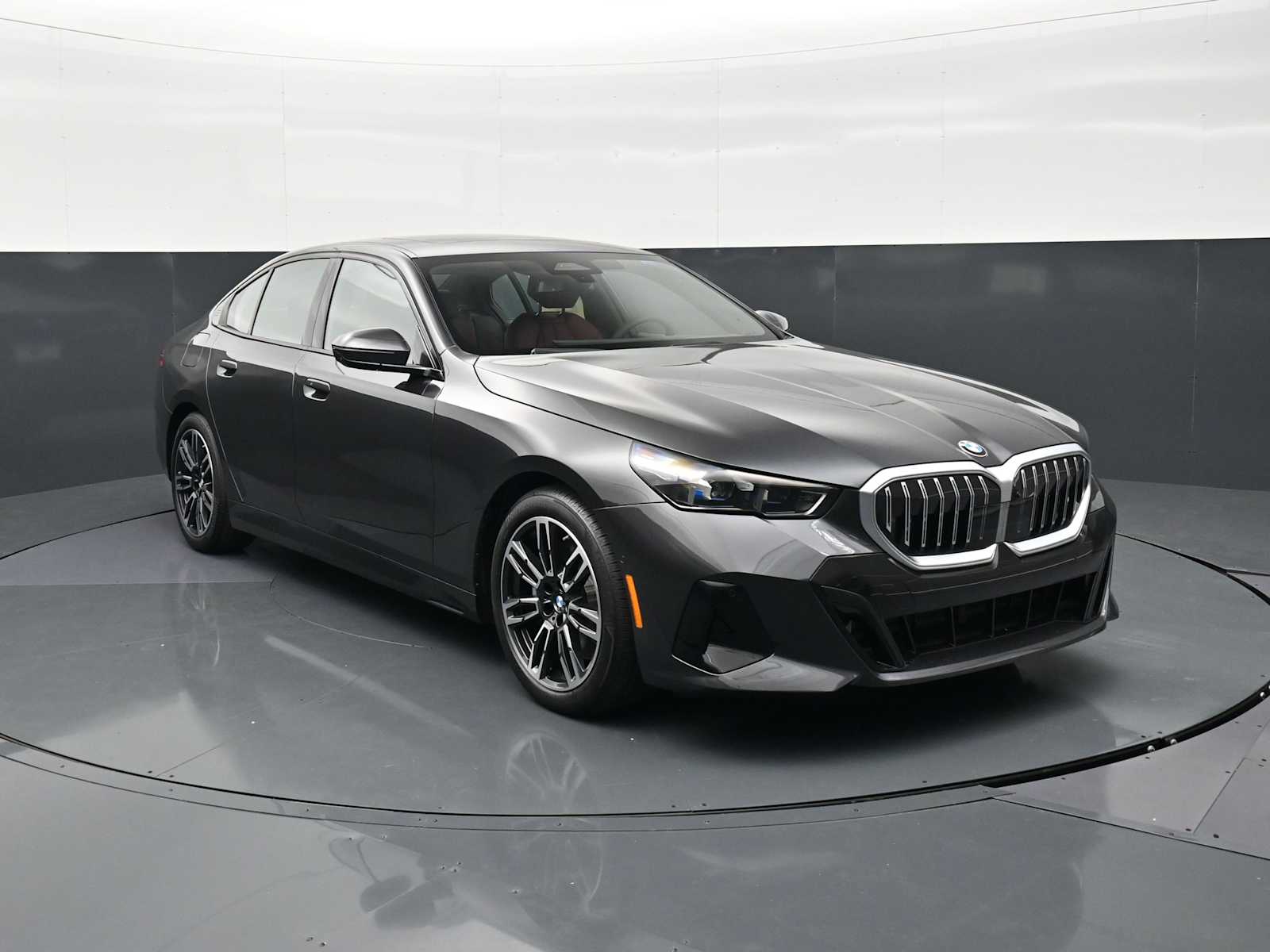 Thumbnail: 2026 BMW 5 Series - 3