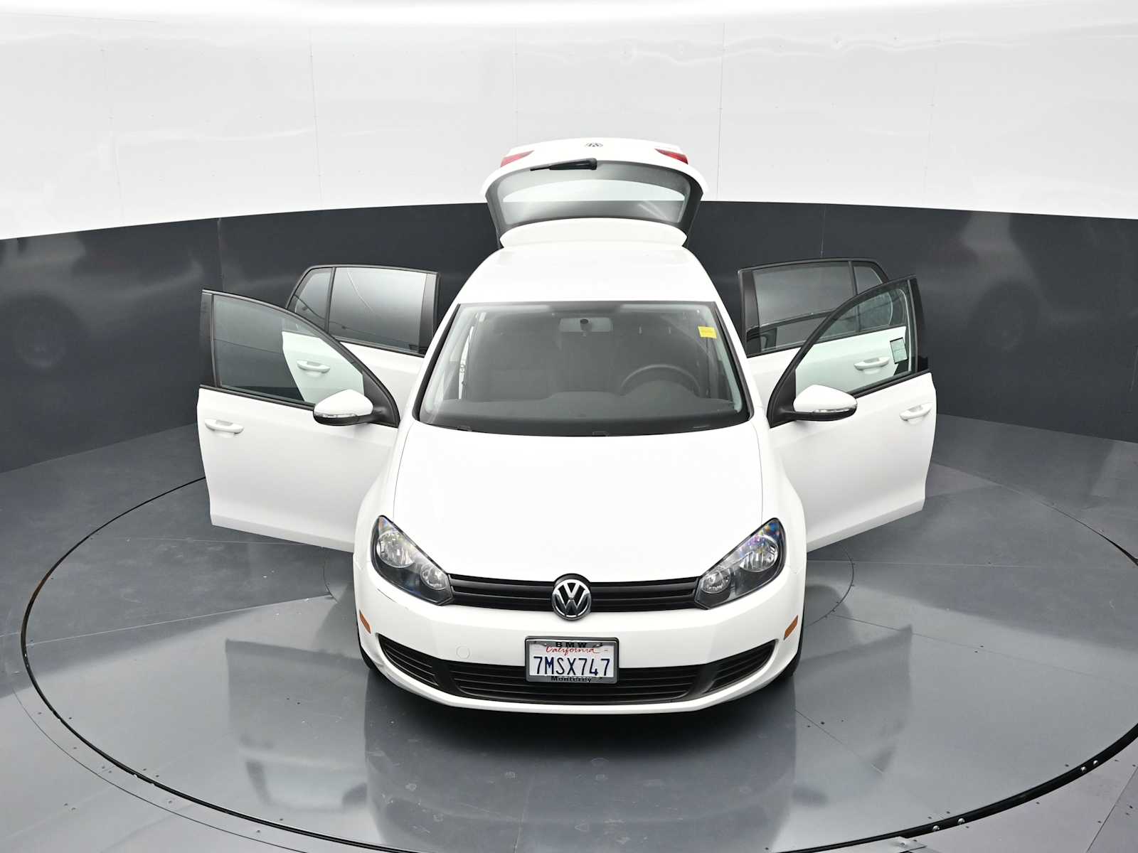 Thumbnail: 2010 Volkswagen Golf - 32