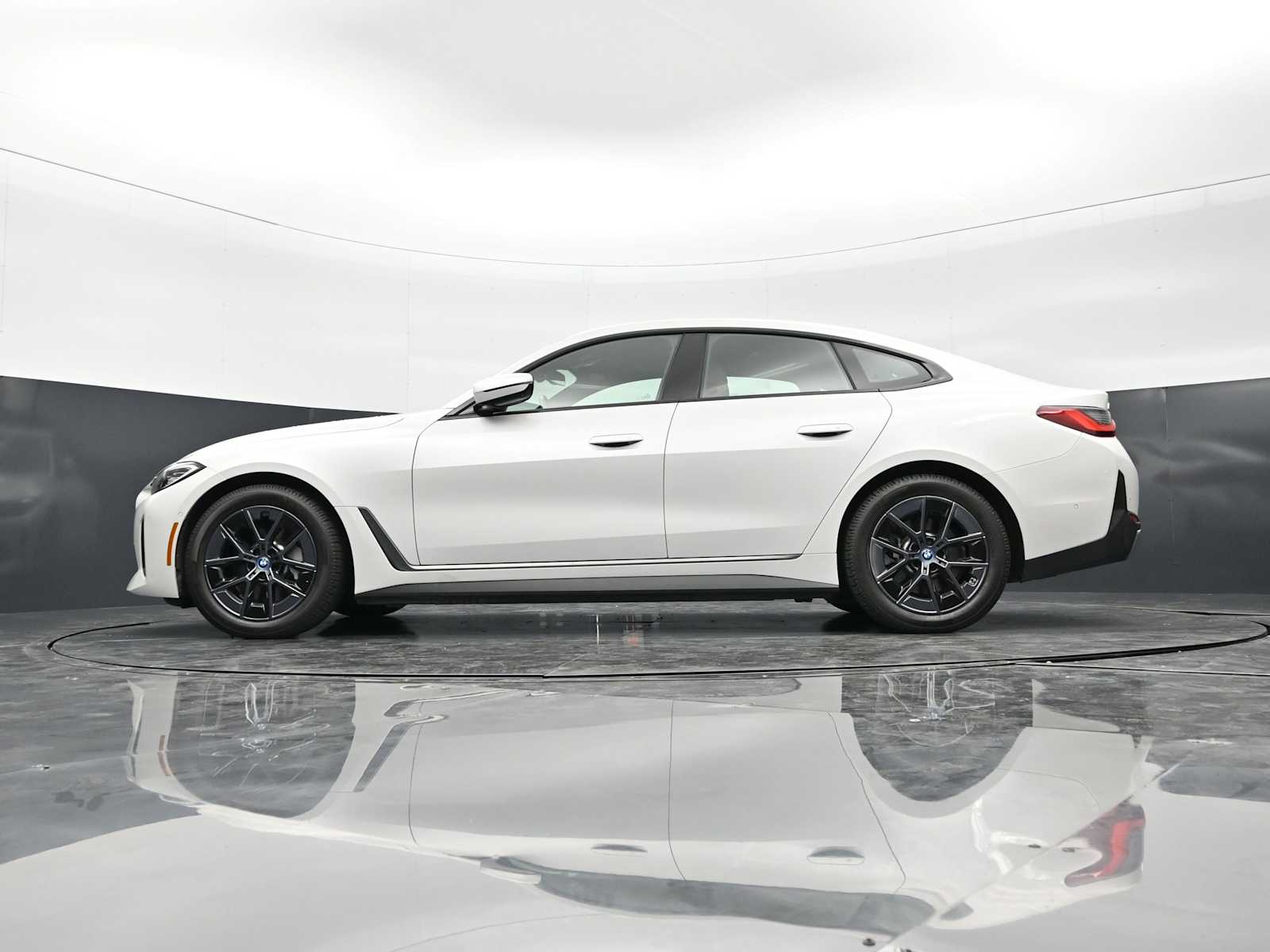 Thumbnail: 2023 BMW i4 - 24