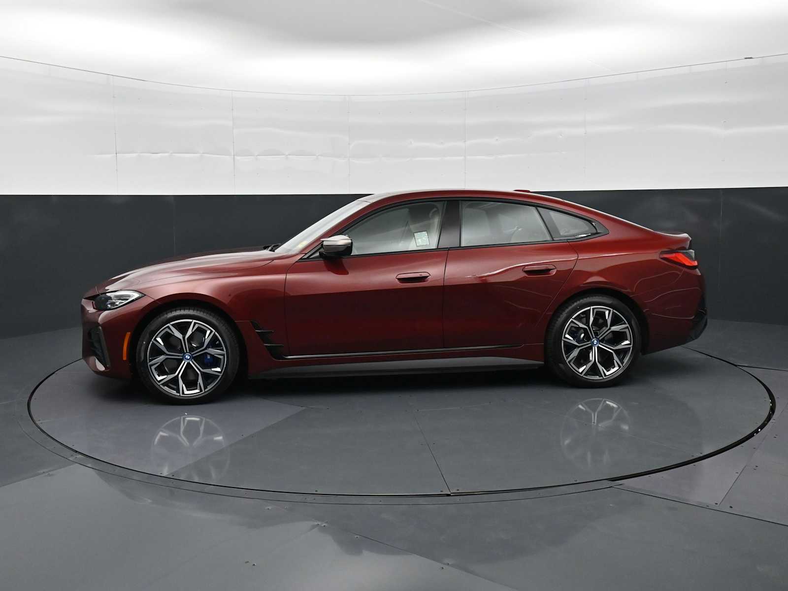 2024 BMW i4 M50 - Photo 8
