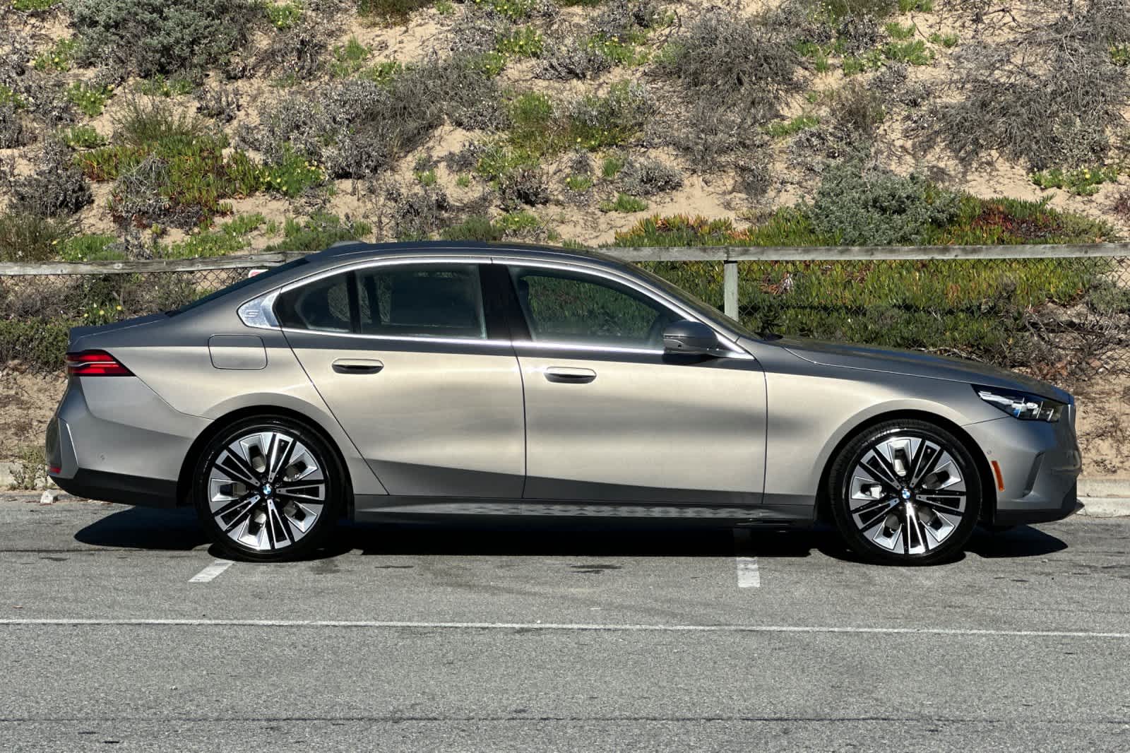 Thumbnail: 2026 BMW 5 Series - 8