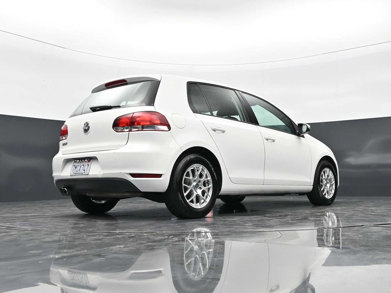 Thumbnail: 2010 Volkswagen Golf - 28