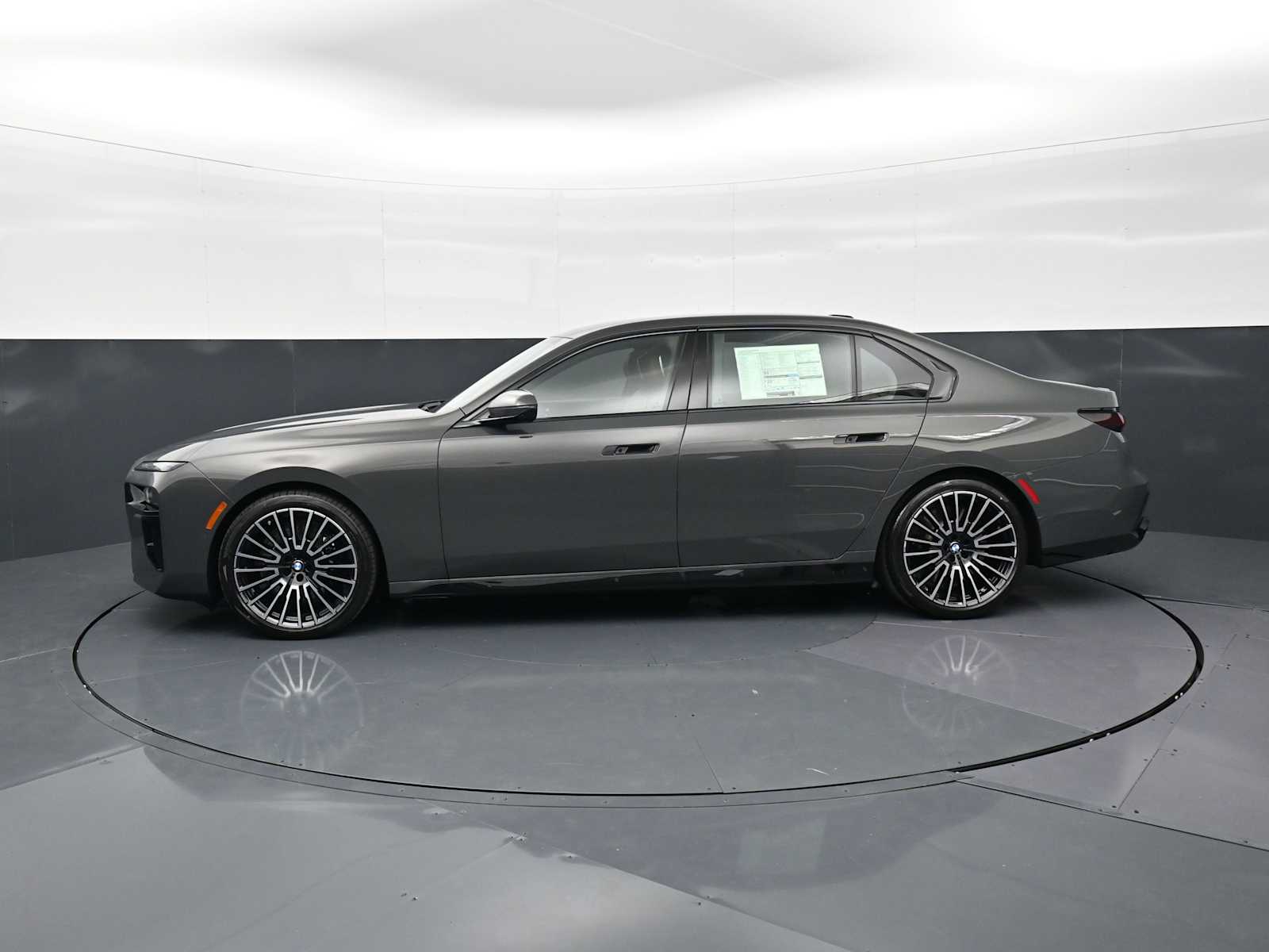 Thumbnail: 2026 BMW 7 Series - 8