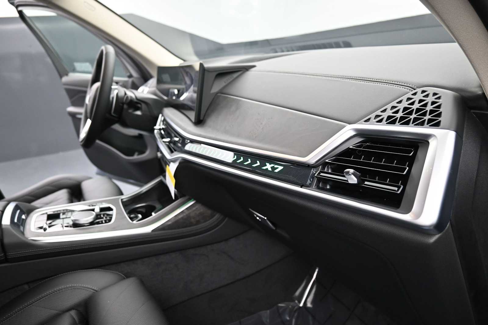 Thumbnail: 2026 BMW X7 - 17