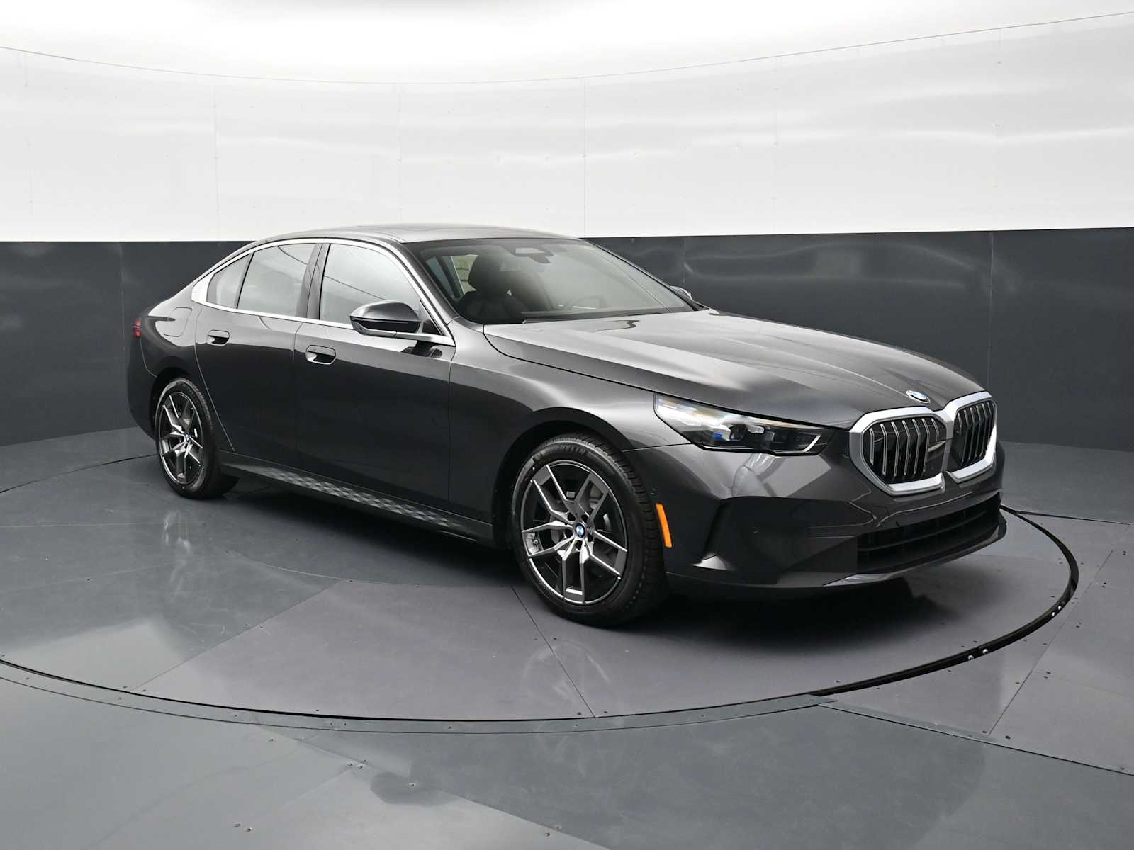 Thumbnail: 2026 BMW 5 Series - 3