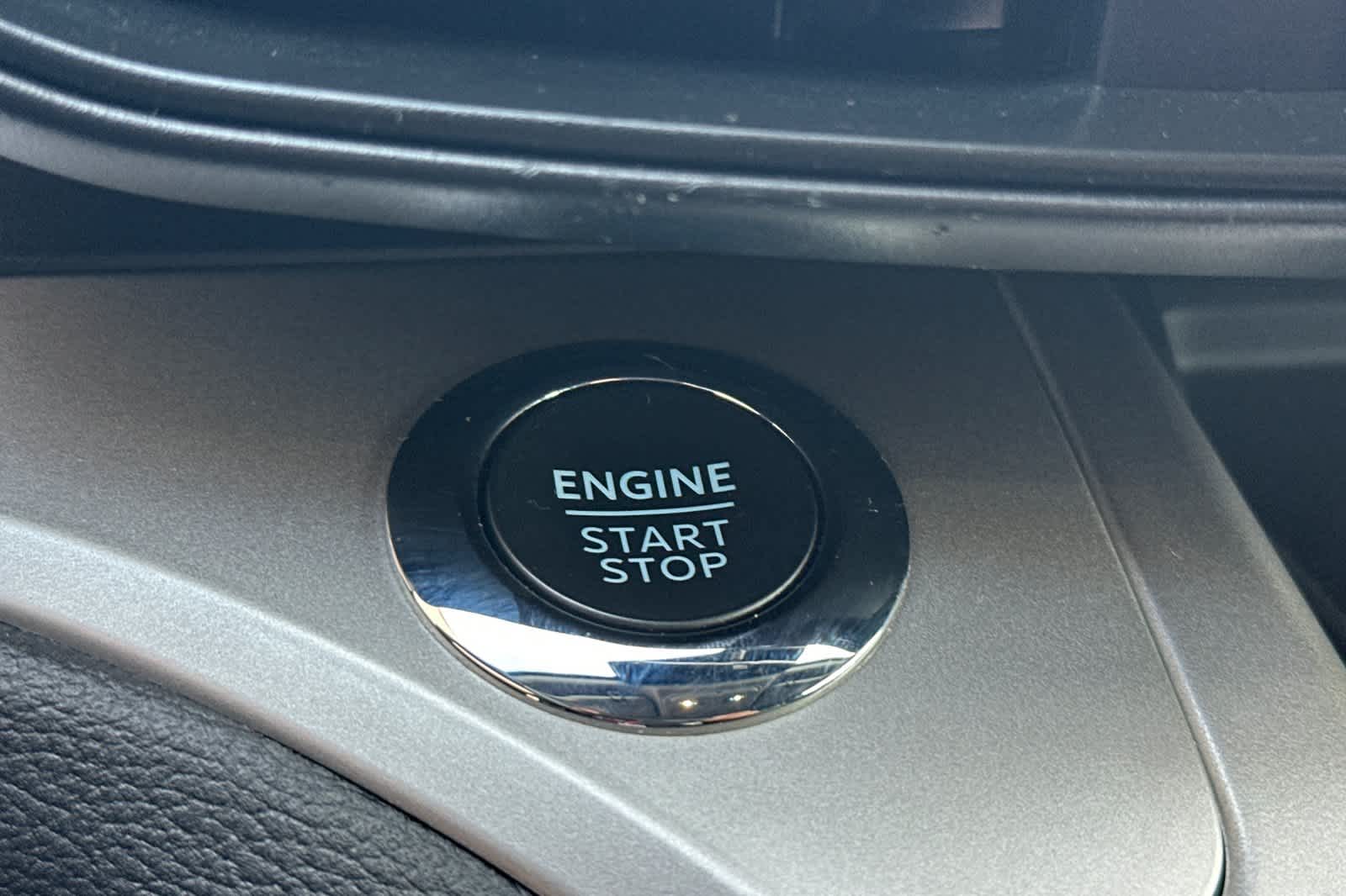 Thumbnail: 2022 Ford Explorer - 25