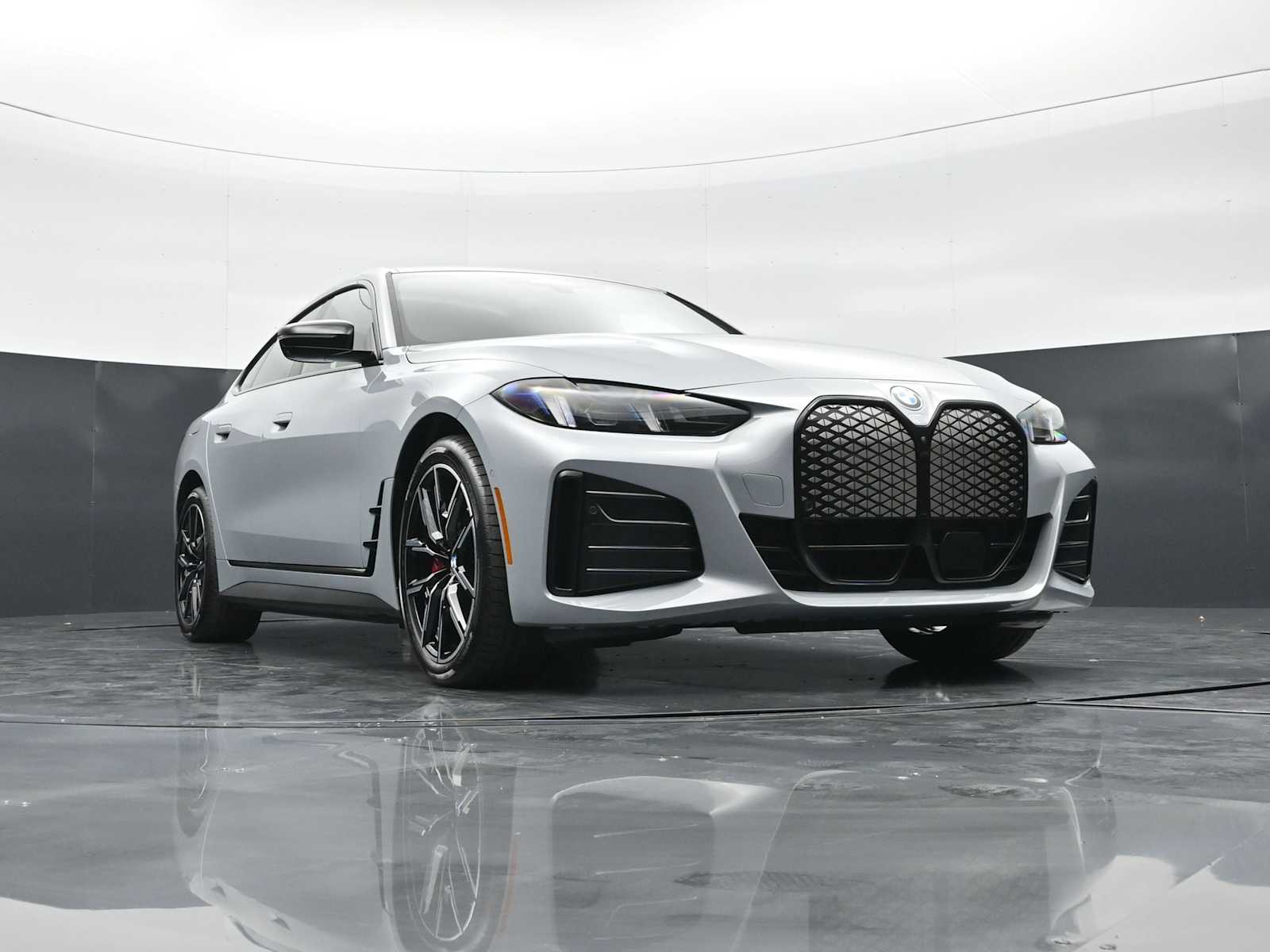 Thumbnail: 2026 BMW i4 - 27