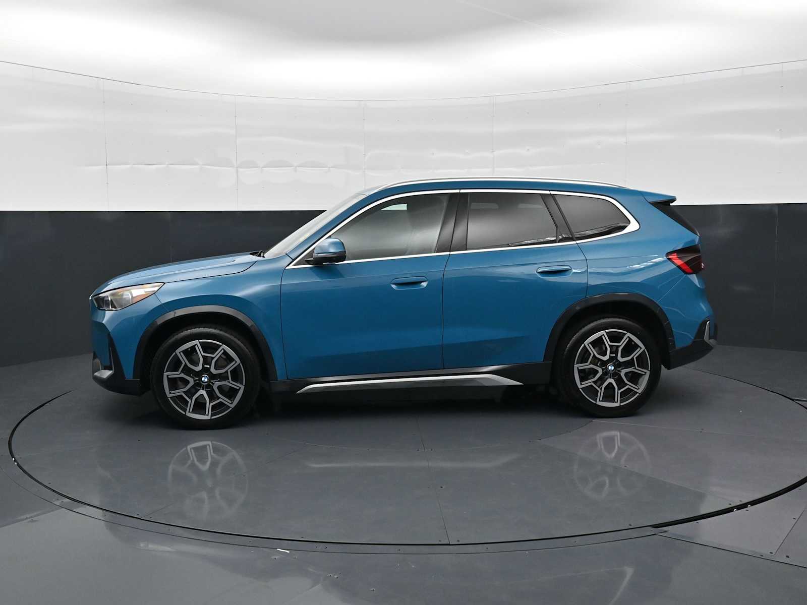2025 BMW X1 28i - Photo 8
