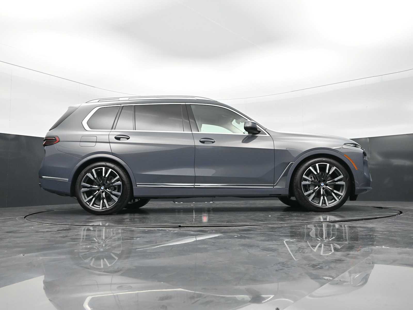 Thumbnail: 2026 BMW X7 - 29