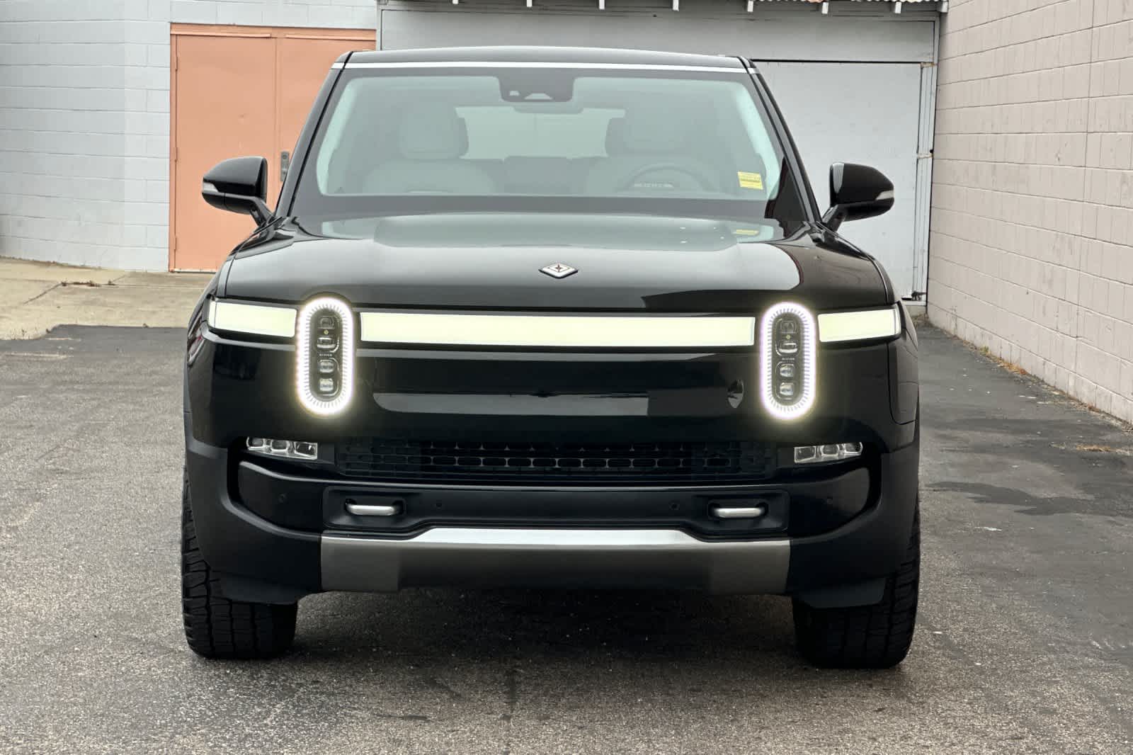 Thumbnail: 2023 Rivian R1S - 10