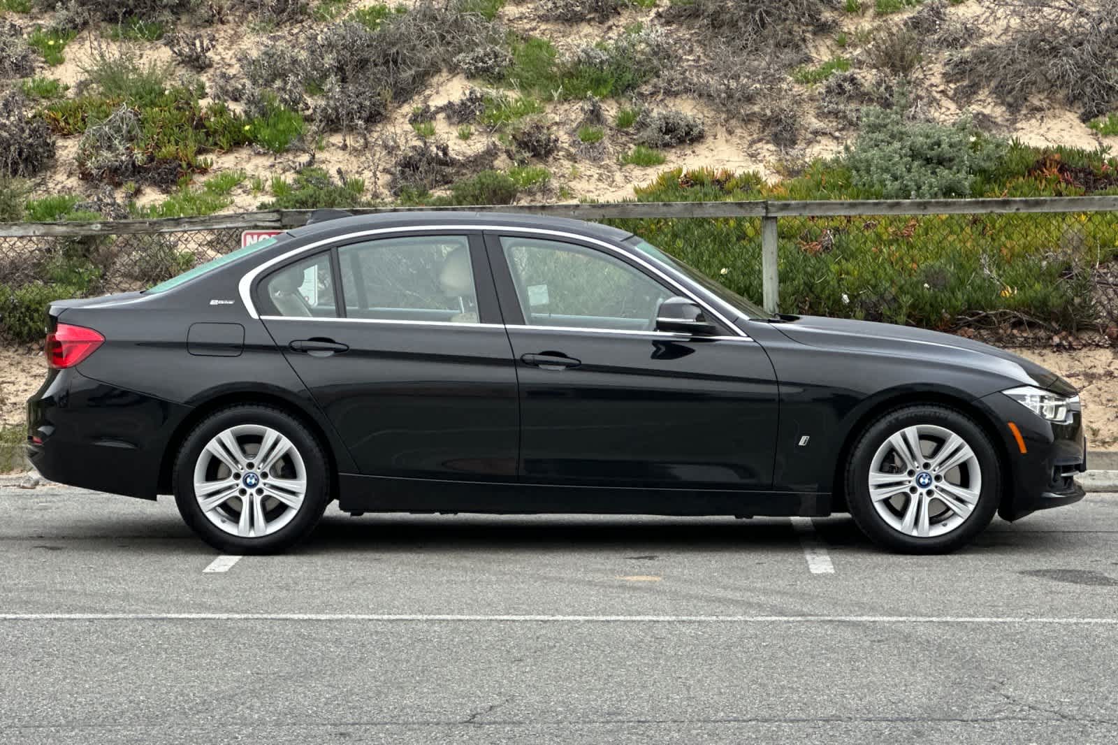 Thumbnail: 2017 BMW 3 Series - 6