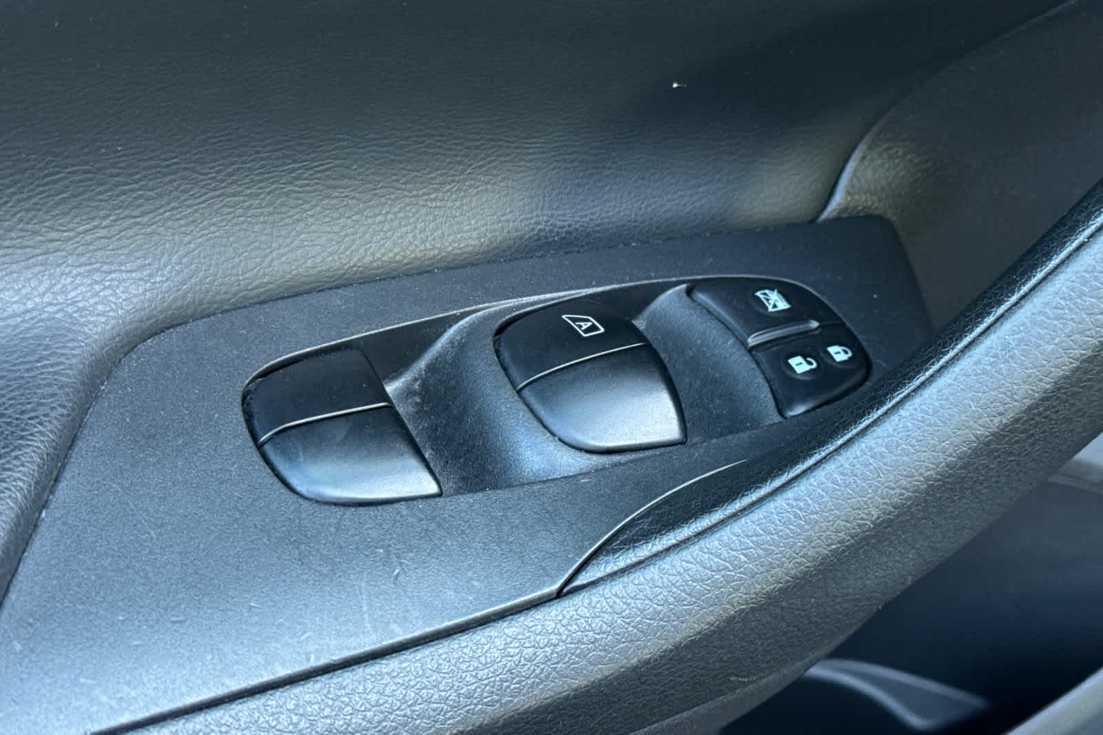 Thumbnail: 2016 Nissan Altima - 13