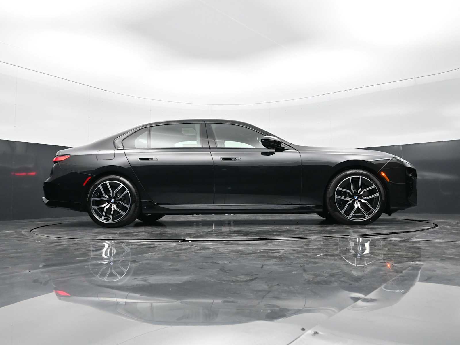 Thumbnail: 2026 BMW 7 Series - 27