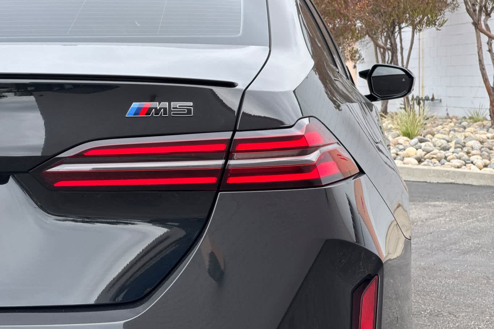 Thumbnail: 2025 BMW M5 - 32