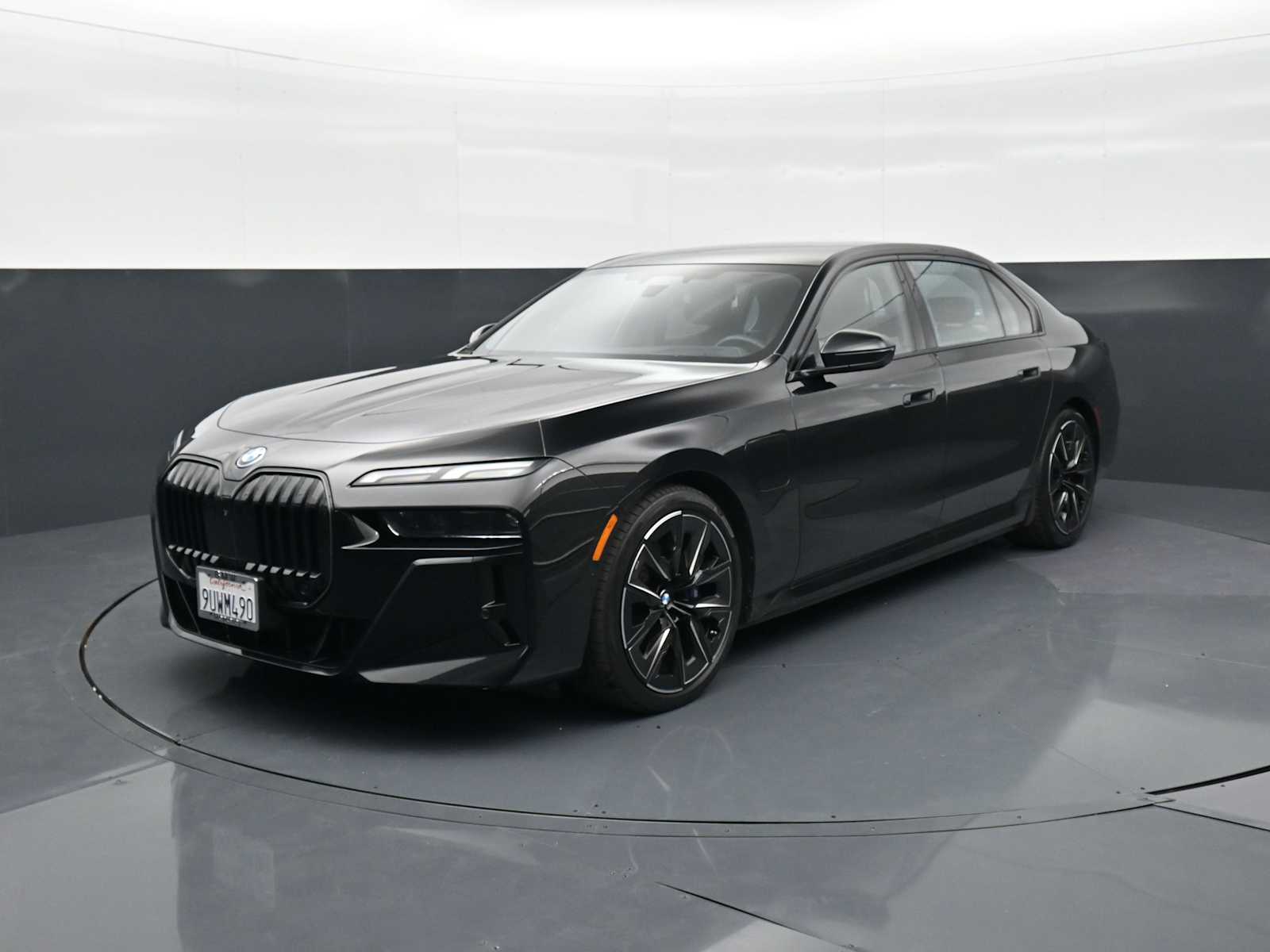 2025 BMW 7 Series 750e xDrive Sedan's photo