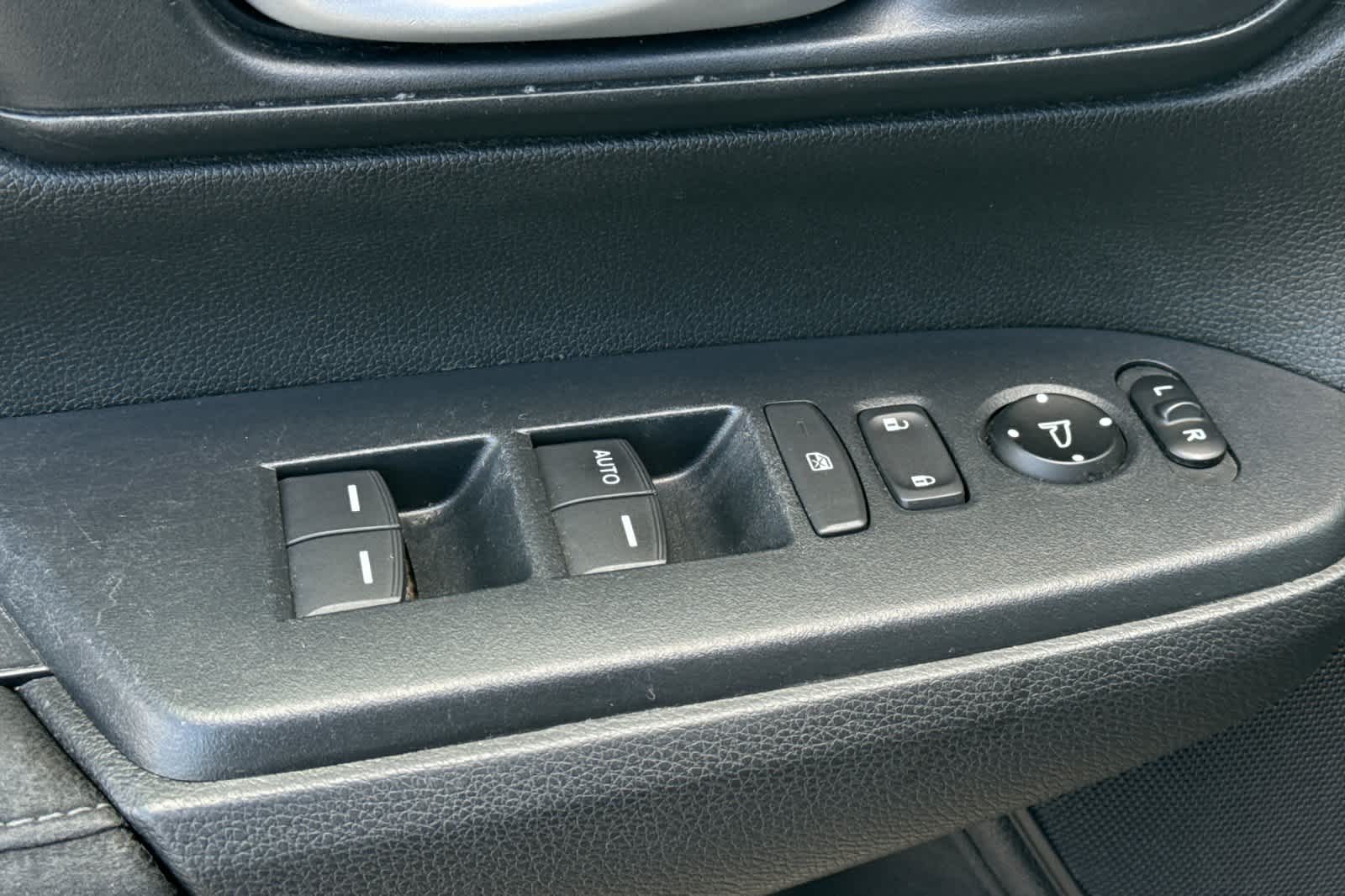 Thumbnail: 2017 Honda CR-V - 13