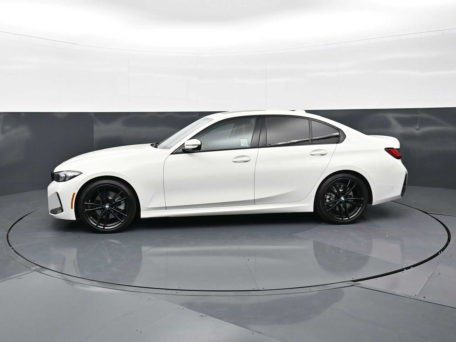 Thumbnail: 2024 BMW 3 Series - 8