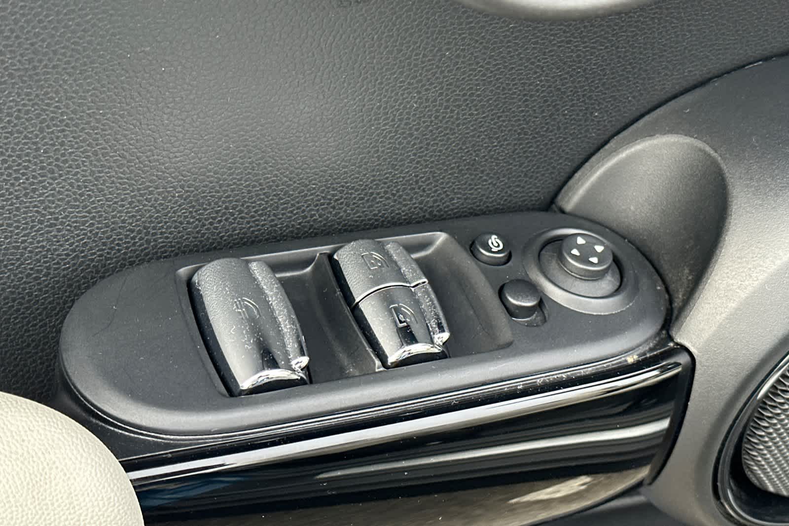 Thumbnail: 2024 MINI Cooper Convertible - 13