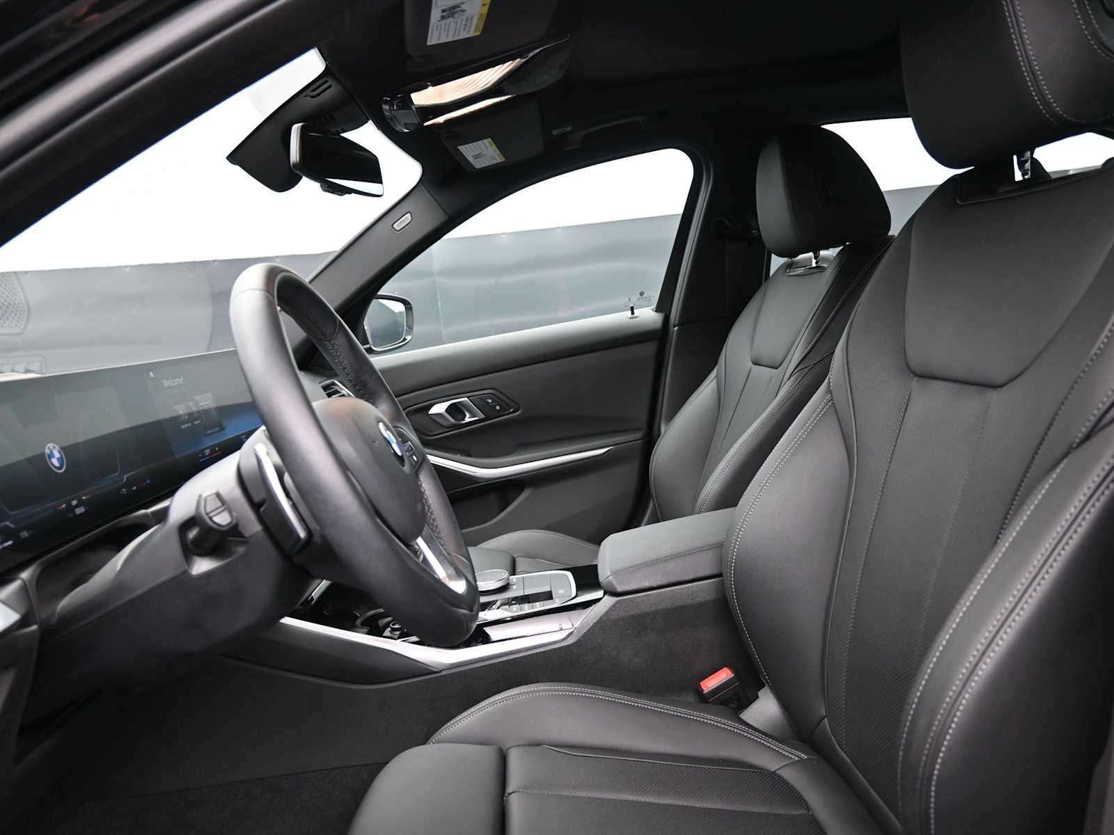 Thumbnail: 2024 BMW 3 Series - 10