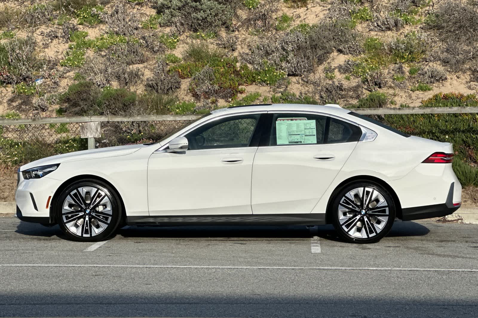 Thumbnail: 2026 BMW 5 Series - 5