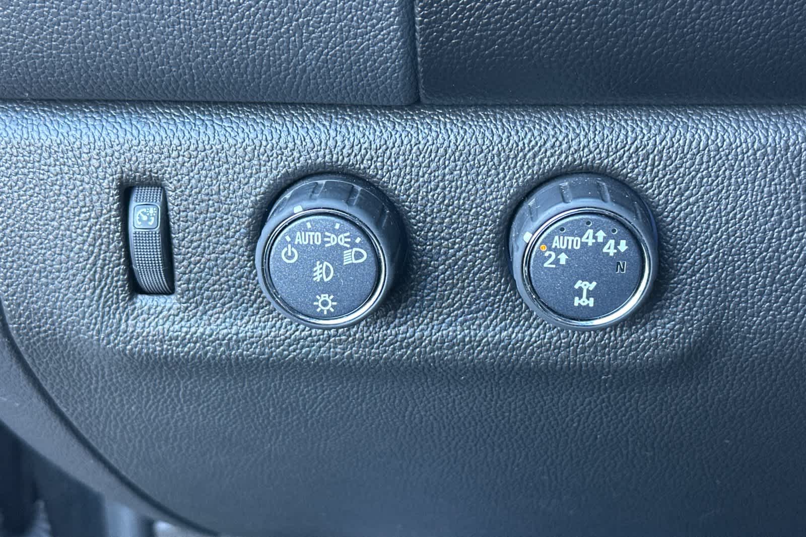 Thumbnail: 2022 Chevrolet Colorado - 30