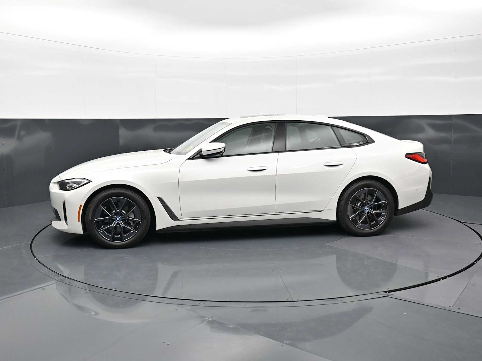 Thumbnail: 2023 BMW i4 - 8