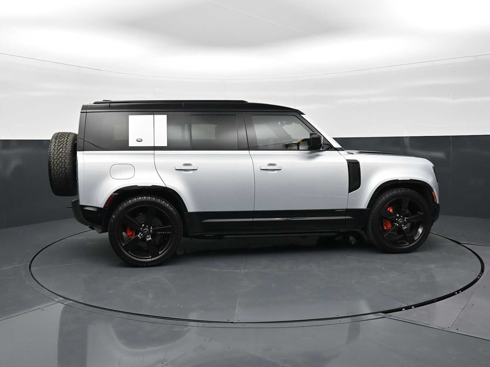 Thumbnail: 2022 Land Rover Defender - 4