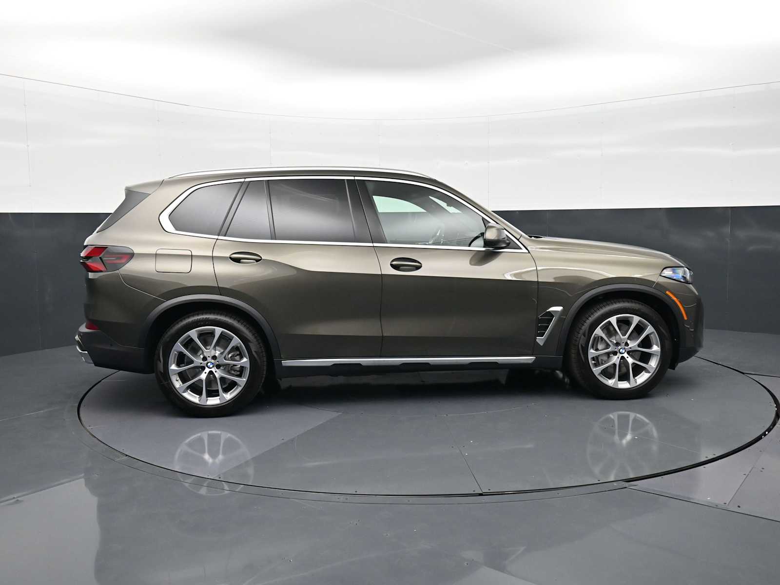 Thumbnail: 2026 BMW X5 - 4