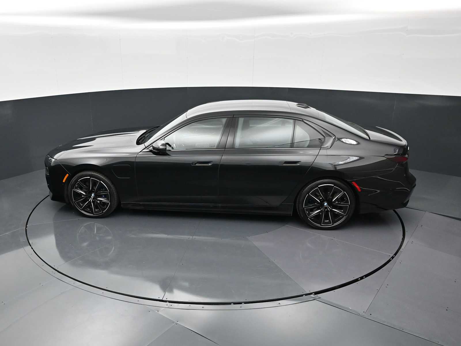 Thumbnail: 2025 BMW 7 Series - 22