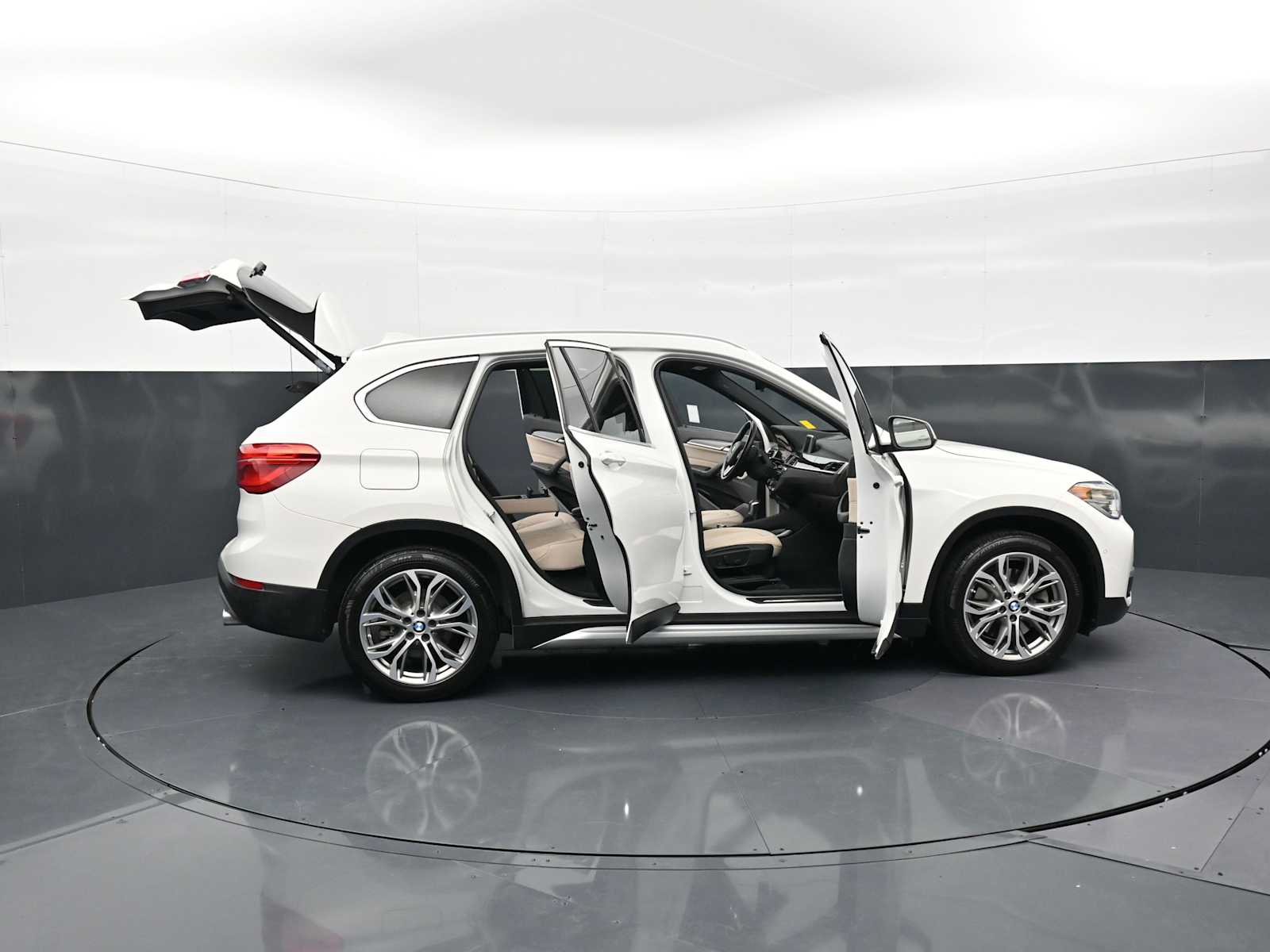 Thumbnail: 2016 BMW X1 - 34