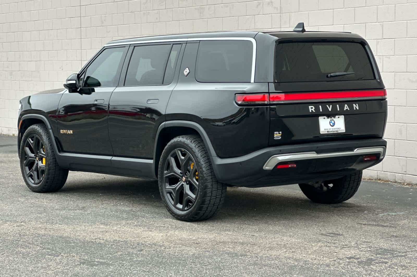 Thumbnail: 2023 Rivian R1S - 7