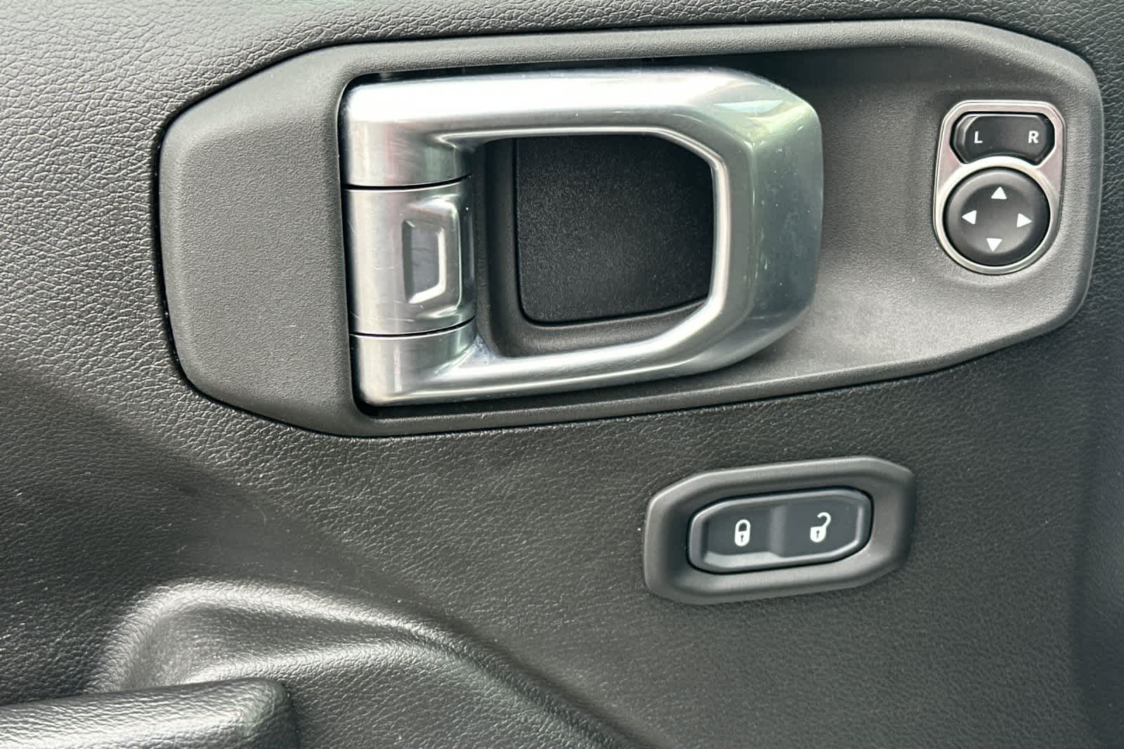 Thumbnail: 2023 Jeep Gladiator - 13